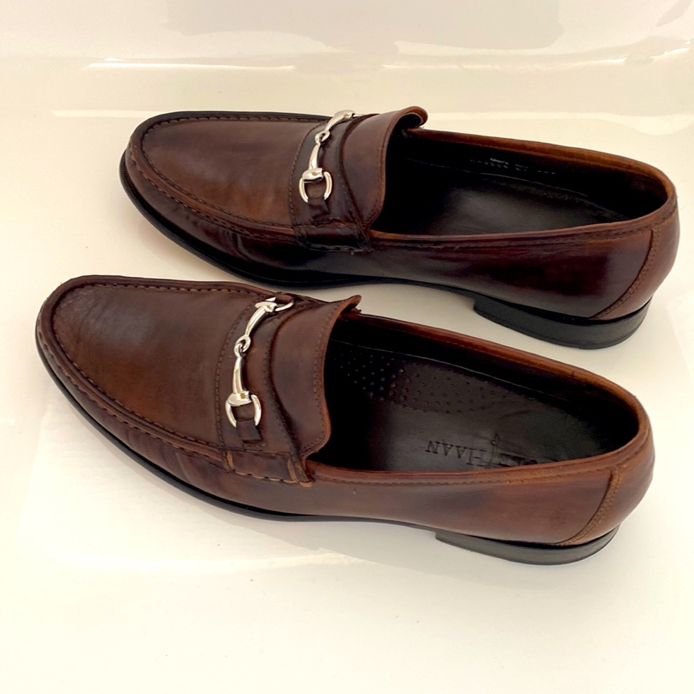Men Colehaan brown loafers. Gently used condition.  Great looking shoes.